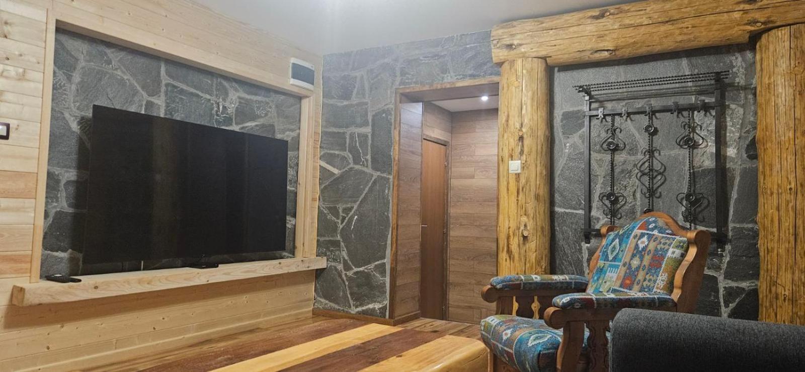 Algara Hut Hotel Panichishte Exterior photo